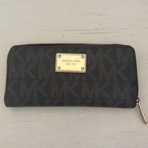 Michael Kors Jet Set Logo Zip Around Wallet